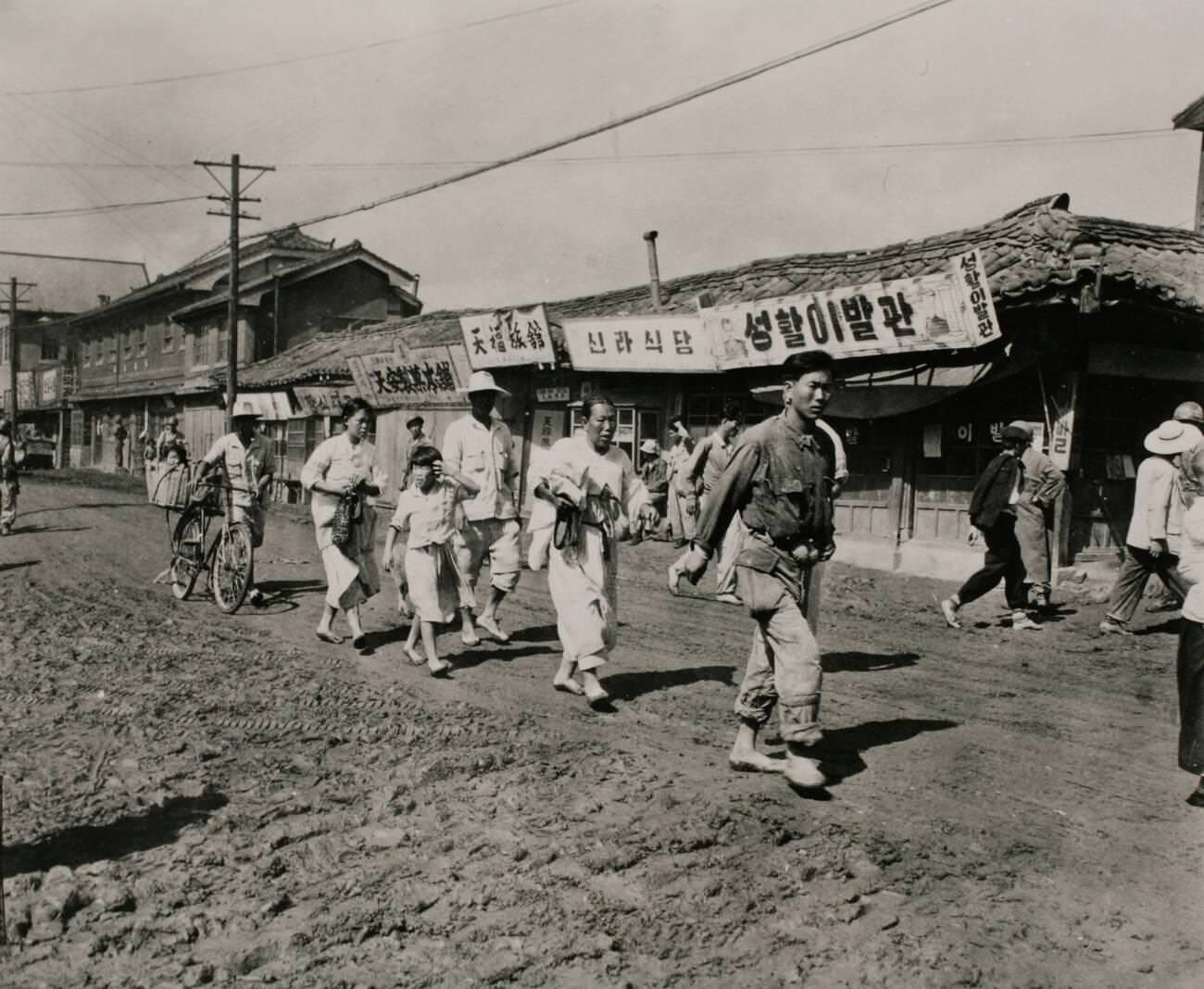 South Korean evacuees move to the south to escape the invading North Korean army, 1950.