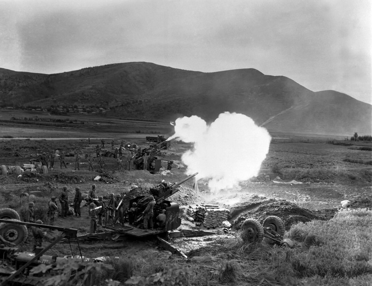 Korean War, Artillery Crew Fires 90MM, 1950s.