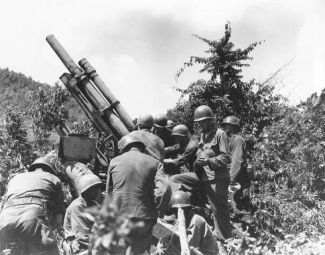 A US howitzer position near the Kum River, 1950s.