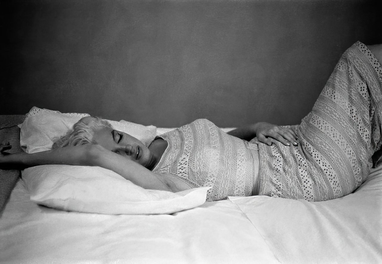 Intimate and Candid Marilyn Monroe through the Lens of Eve Arnold