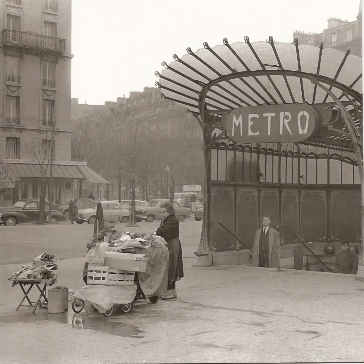 A Photographic Tour of Paris in the 1930s Through Roger-Viollet's Lens