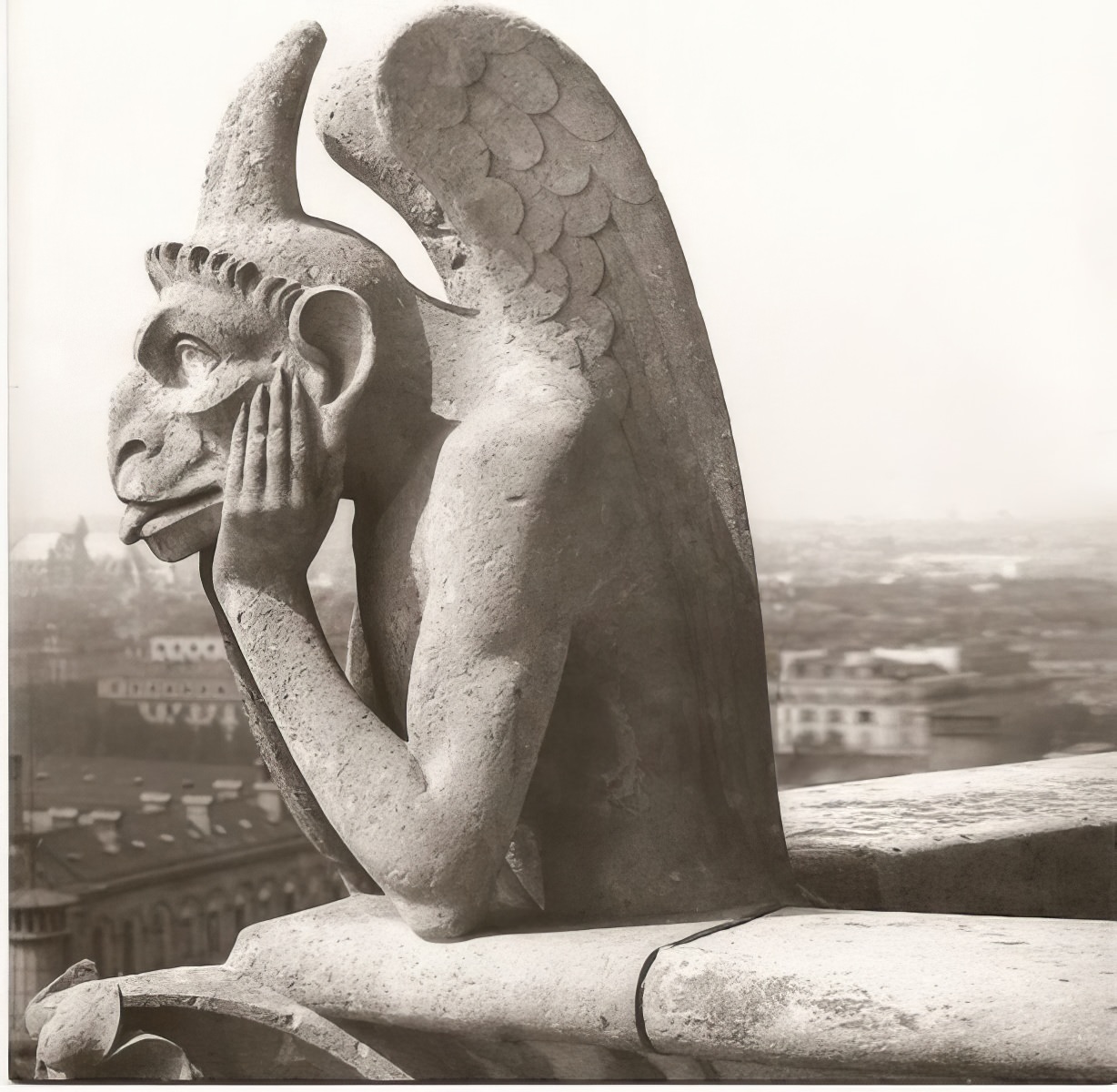 A Photographic Tour of Paris in the 1930s Through Roger-Viollet's Lens