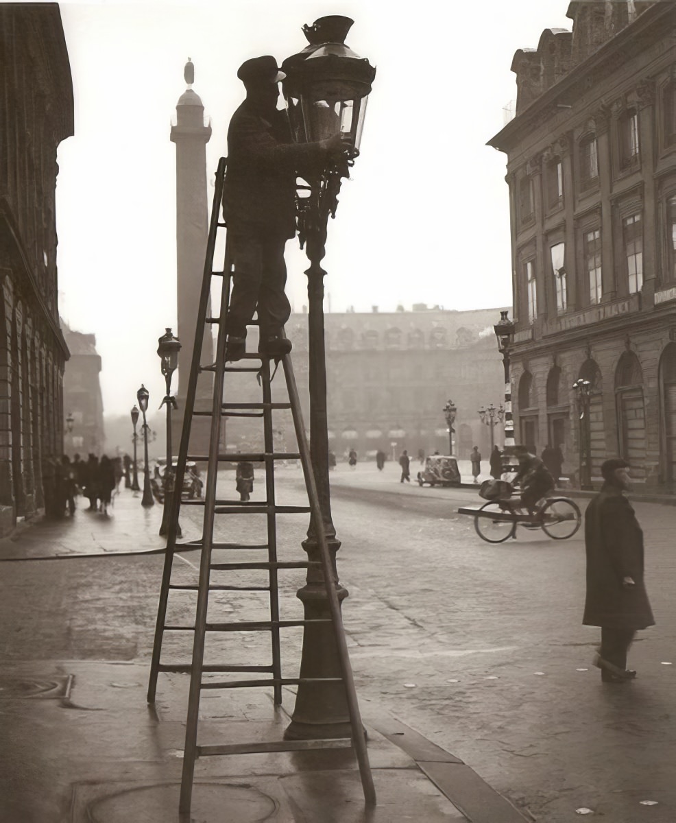 A Photographic Tour of Paris in the 1930s Through Roger-Viollet's Lens