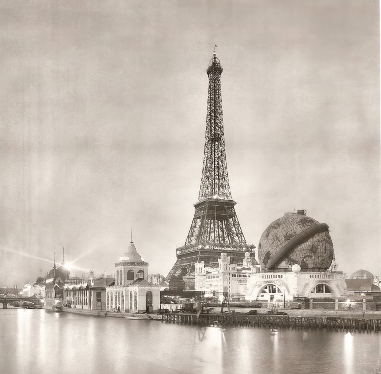 A Photographic Tour of Paris in the 1930s Through Roger-Viollet's Lens