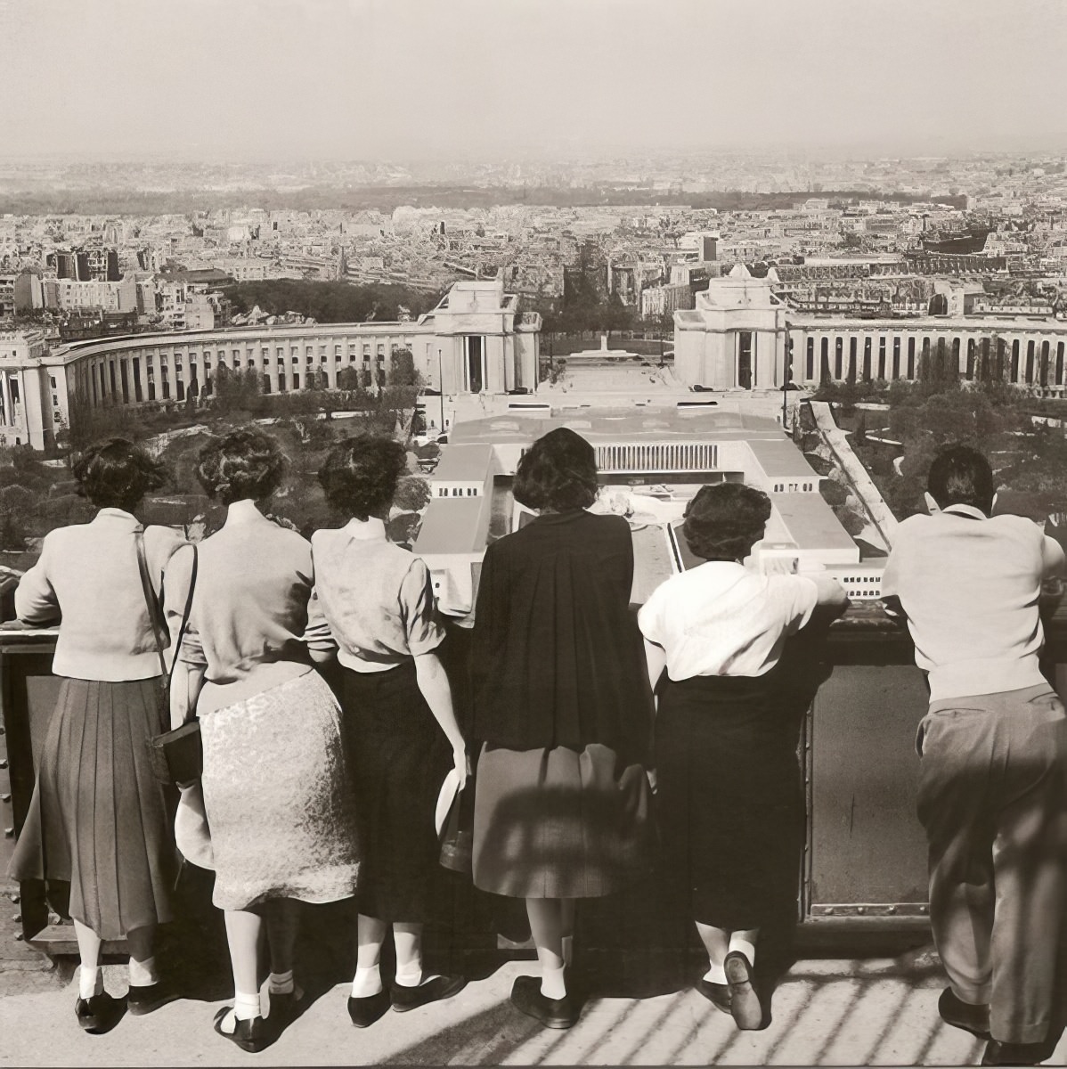 A Photographic Tour of Paris in the 1930s Through Roger-Viollet's Lens