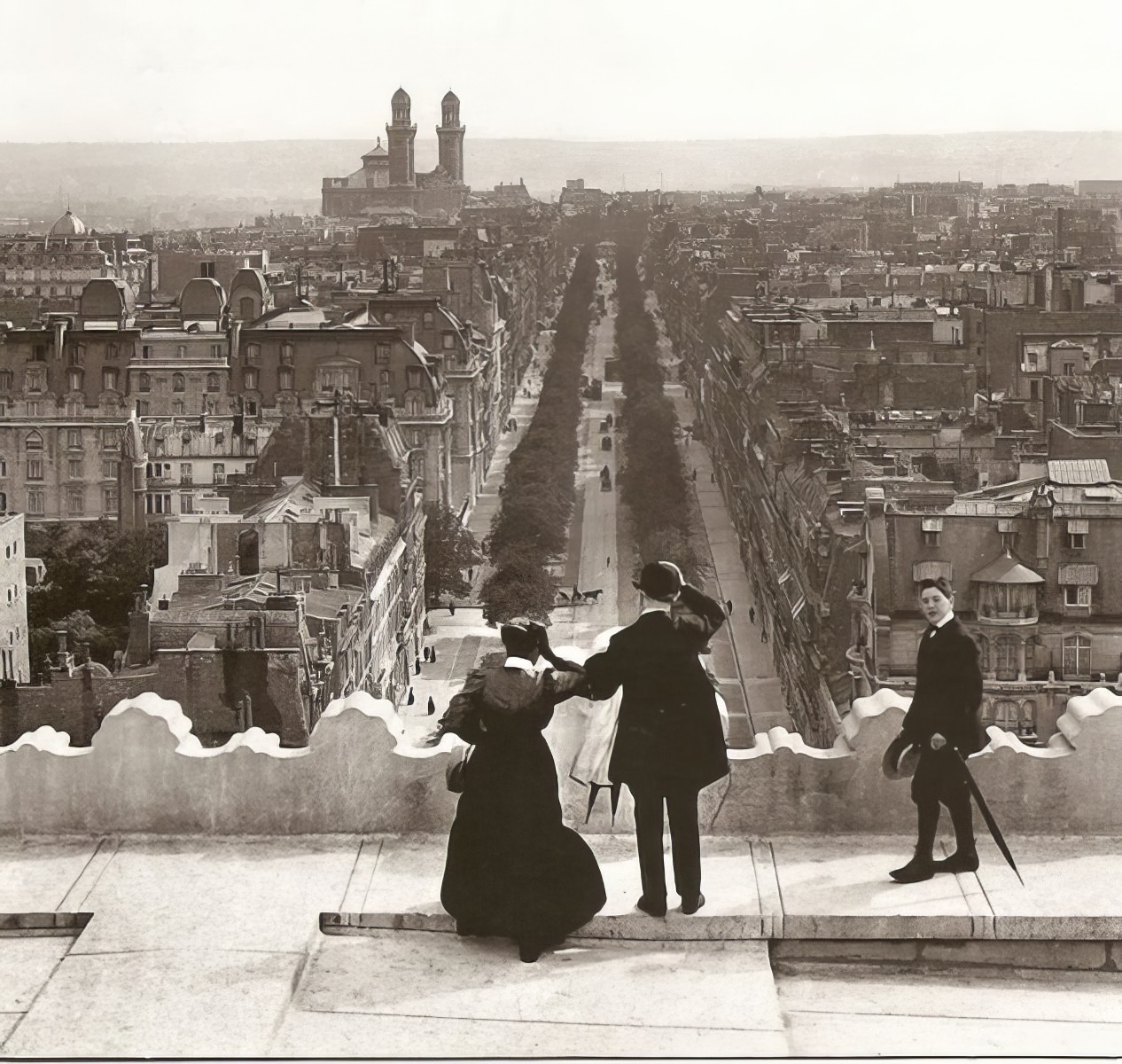 A Photographic Tour of Paris in the 1930s Through Roger-Viollet's Lens