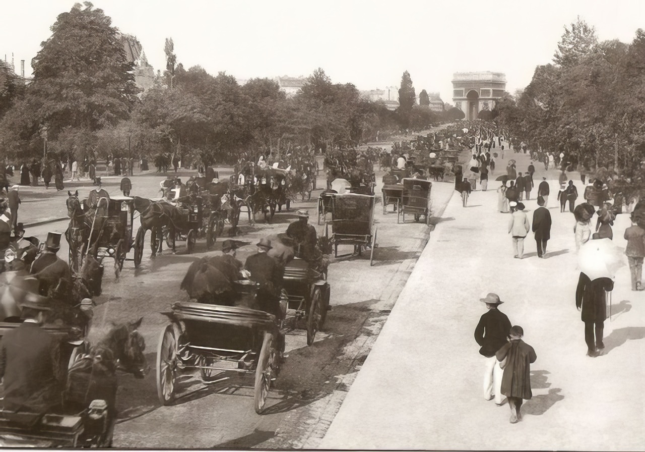 A Photographic Tour of Paris in the 1930s Through Roger-Viollet's Lens