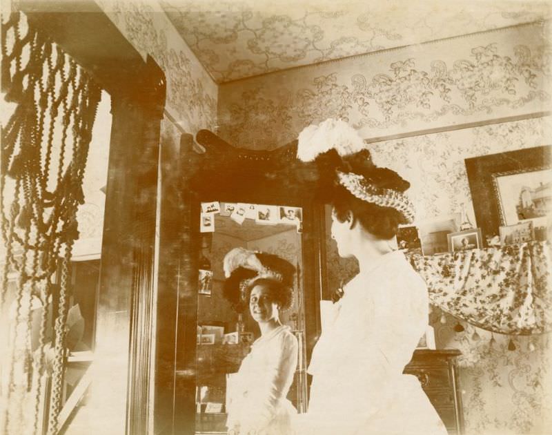 Step back in time with these Stunning Historical Photos of People at their Homes in the Early 1900s