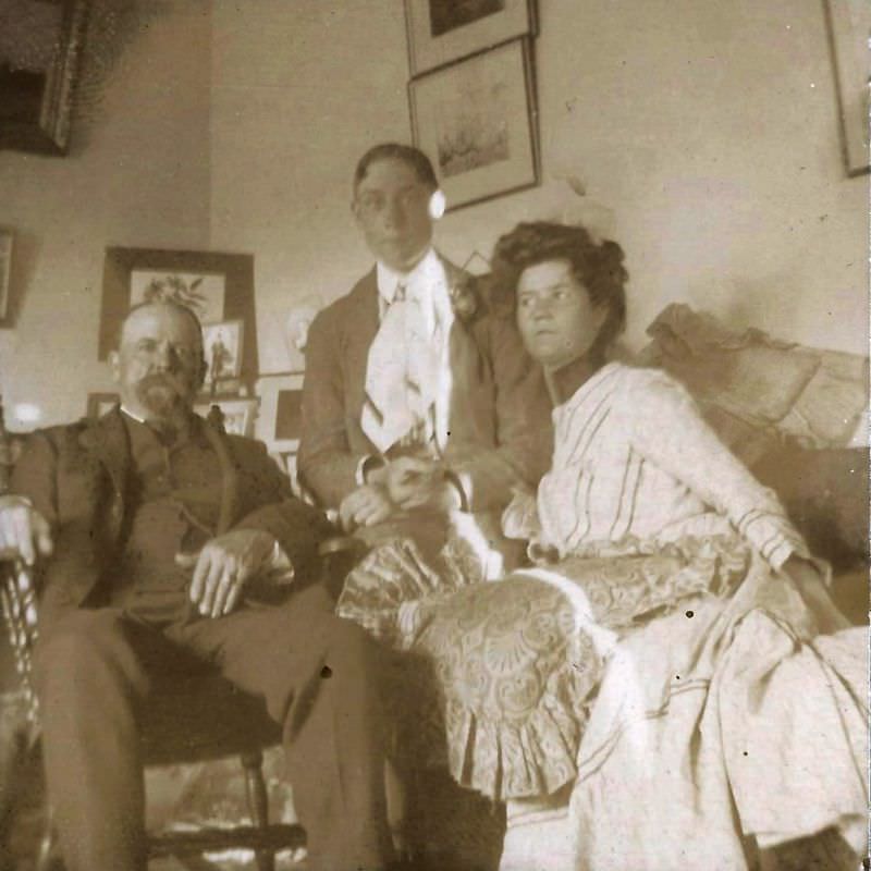 Step back in time with these Stunning Historical Photos of People at their Homes in the Early 1900s