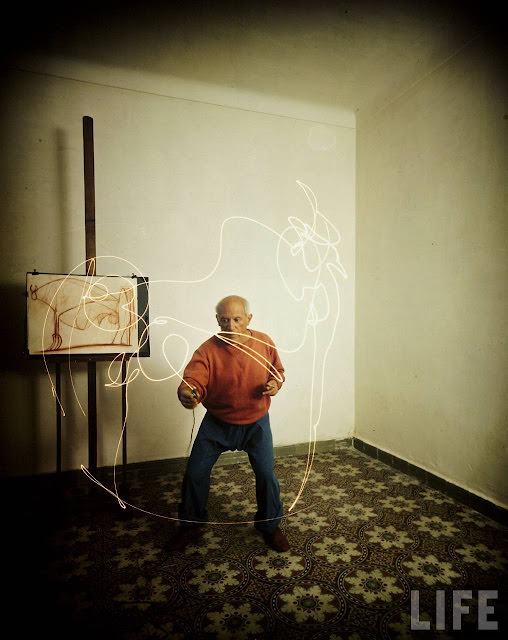 Incredible Color Photographs of Picasso Painting in Light in 1949