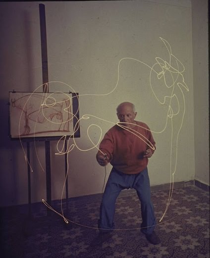 Incredible Color Photographs of Picasso Painting in Light in 1949