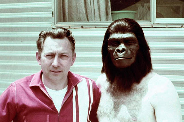 Planet of the Apes (1968): Behind-the-scenes Photos Show Costumes and Makeup Transformed Actors into Apes