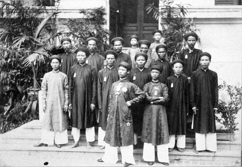 Vietnamese officials in Saigon, 1890s