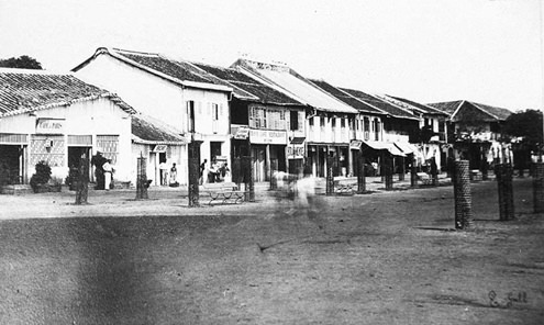 Houses and shops near the port, 1890s