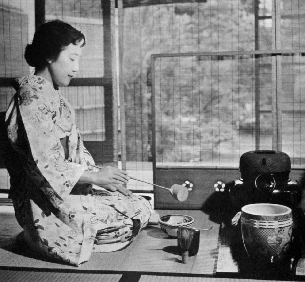 A kimono-clad geisha performing chanoyu (tea ceremony), 1950s.