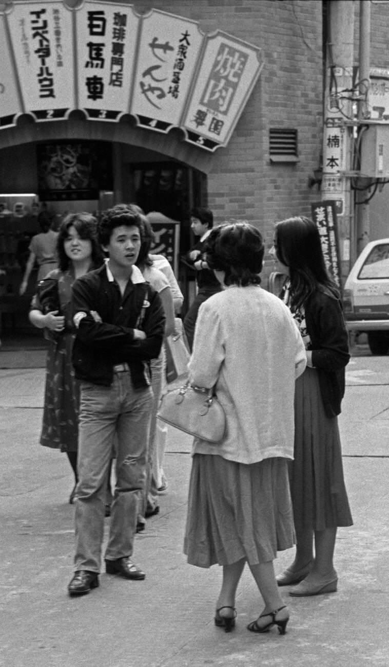 Teenagers talking on the street, Tokyo, 1979.