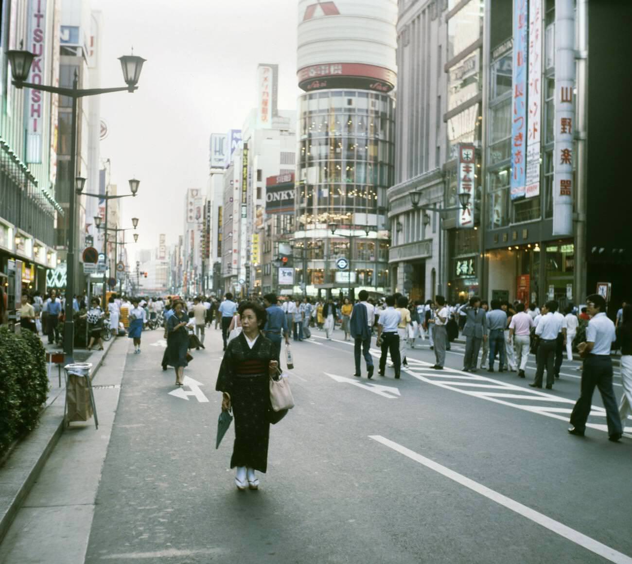 Woman in traditional clothes walks down the street. Tokyo, 1978.