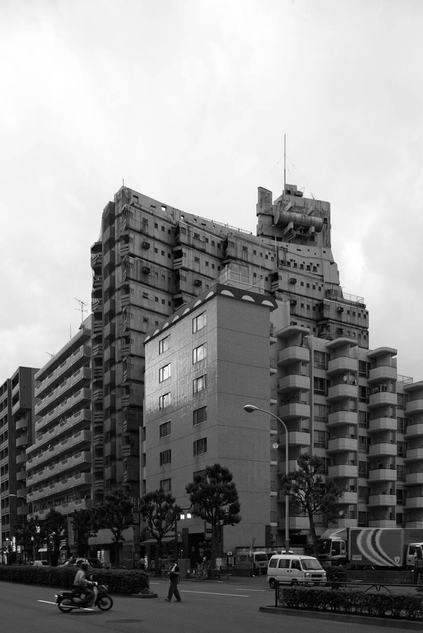 New Sky Building by Yoji Watanabe in Shinjuku, Tokyo, 2010.