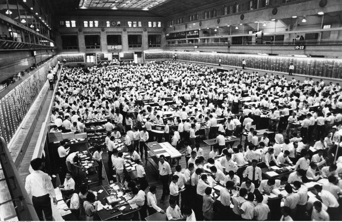 Overview of the Tokyo Stock Exchange, 1971.