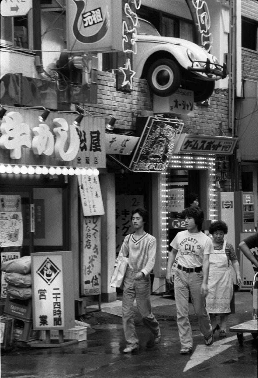 Street life. Tokyo, 1979.