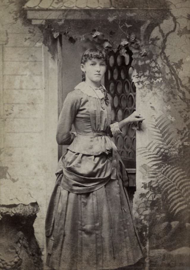 Young woman in springtime, Sunbeam Gallery, Peoria, Illinois