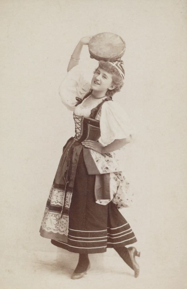 Dancer in folk costume, Max Platz studio, Chicago