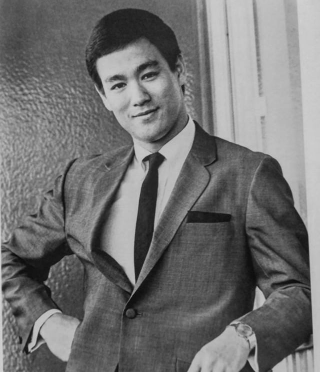 Young Bruce Lee: Life Story and Fabulous Photos of a Martial Arts Icon