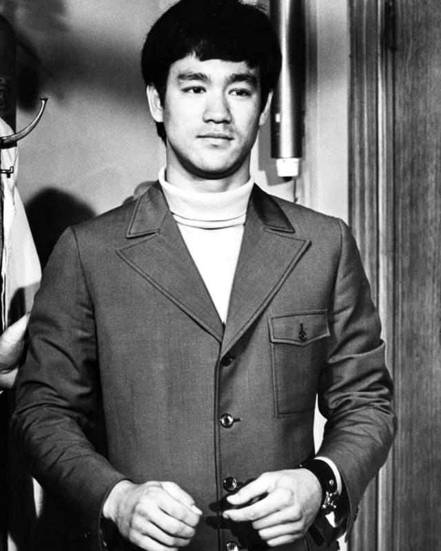 Young Bruce Lee: Life Story and Fabulous Photos of a Martial Arts Icon