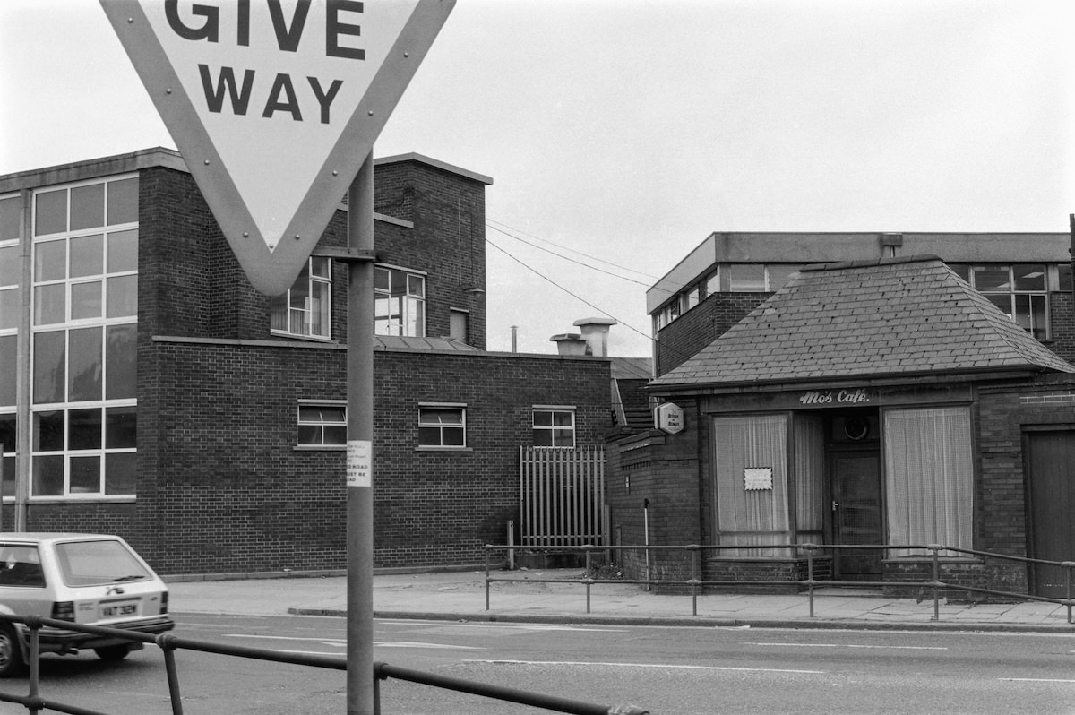 Mo’s Cafe, Clarence St area, East Hull, 1989