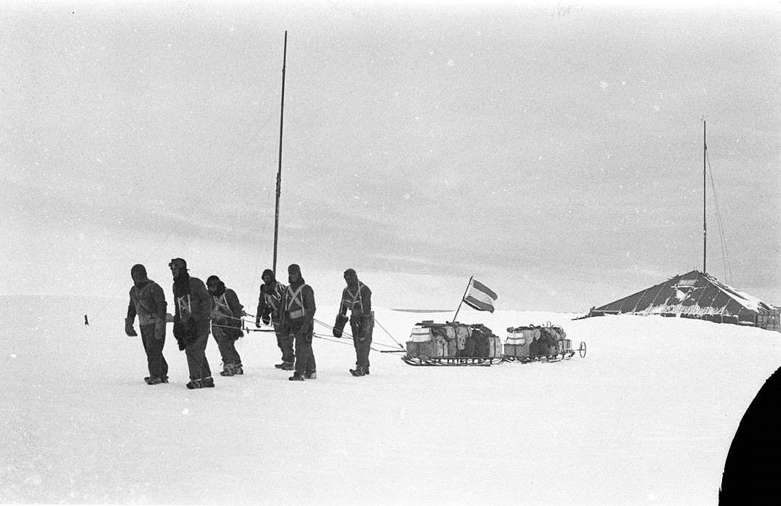 The 1911 Expedition to Antarctica: Frank Hurley's Photographic Documentation of the Australasian Antarctic Expedition