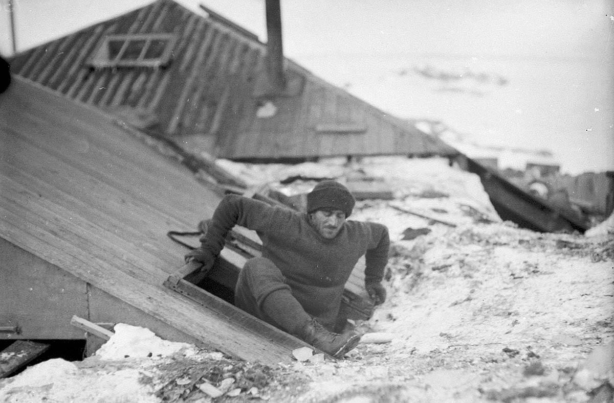 The 1911 Expedition to Antarctica: Frank Hurley's Photographic Documentation of the Australasian Antarctic Expedition