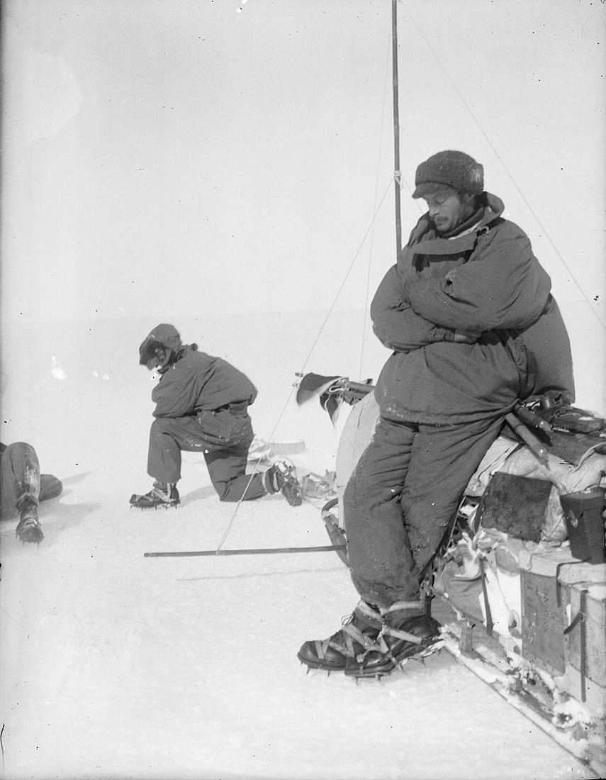 The 1911 Expedition to Antarctica: Frank Hurley's Photographic Documentation of the Australasian Antarctic Expedition