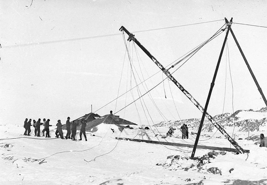 The 1911 Expedition to Antarctica: Frank Hurley's Photographic Documentation of the Australasian Antarctic Expedition