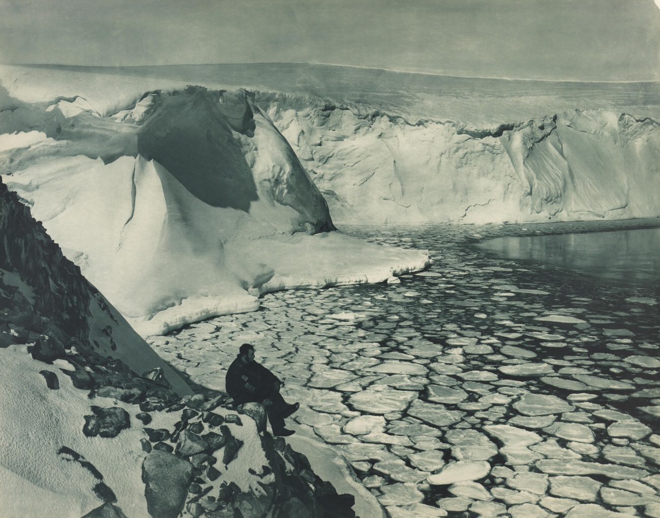 The 1911 Expedition to Antarctica: Frank Hurley's Photographic Documentation of the Australasian Antarctic Expedition