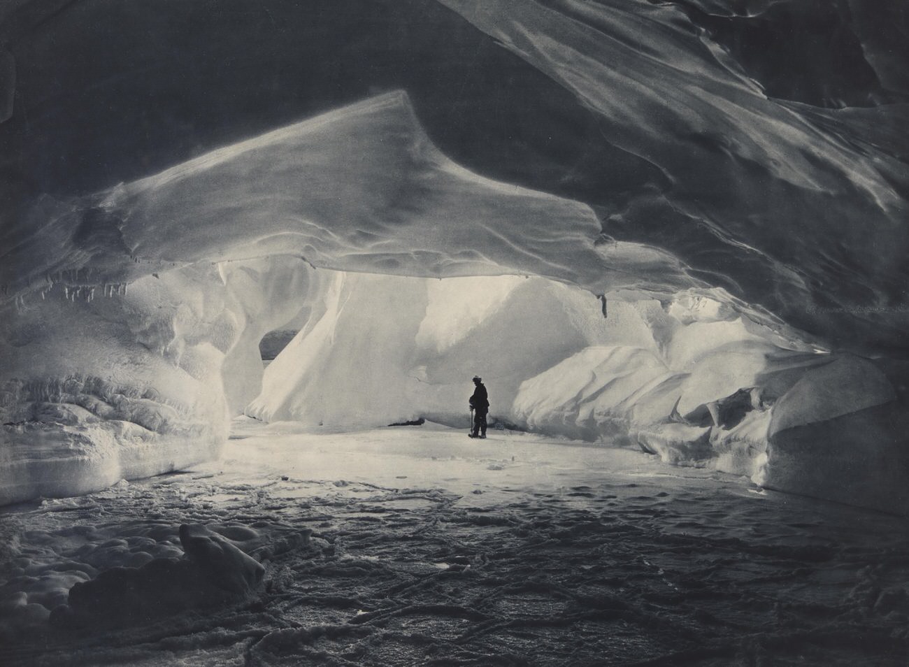 The 1911 Expedition to Antarctica: Frank Hurley's Photographic Documentation of the Australasian Antarctic Expedition