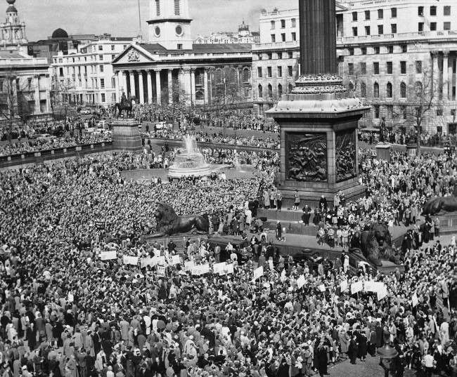 Nearly 70,000 persons pack Trafalgar Square, London, in a demonstration that climaxed the four-day "Ban the Bomb" march from Aldermaston to the British capital, 1960.