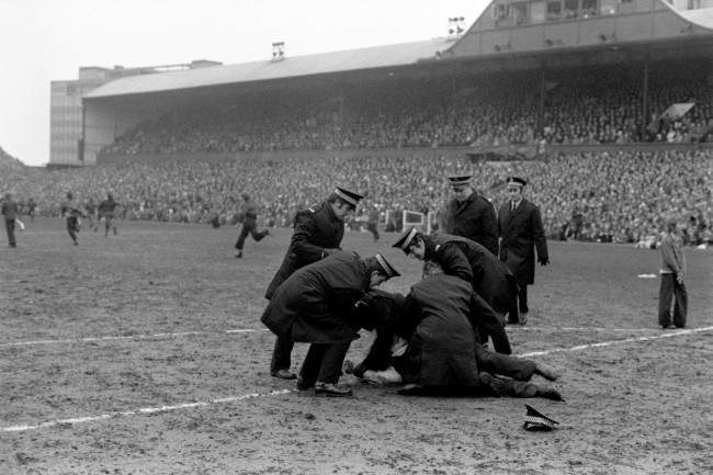 Vintage Photos Capture the Chaos and Confrontations Between British Police and Football Hooligans, 1970s-1990s