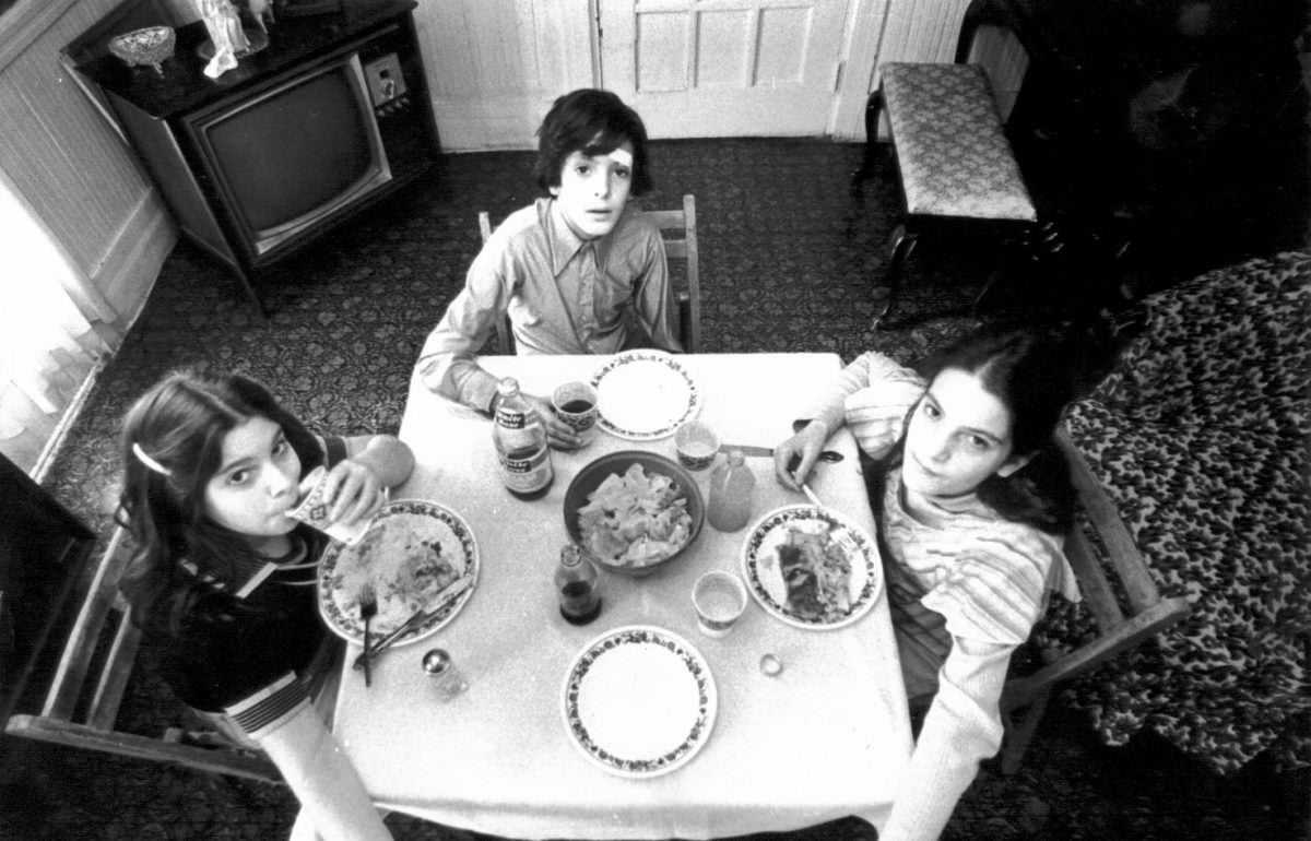 Thanksgiving dinner in Boro Park, Brooklyn, 1975.