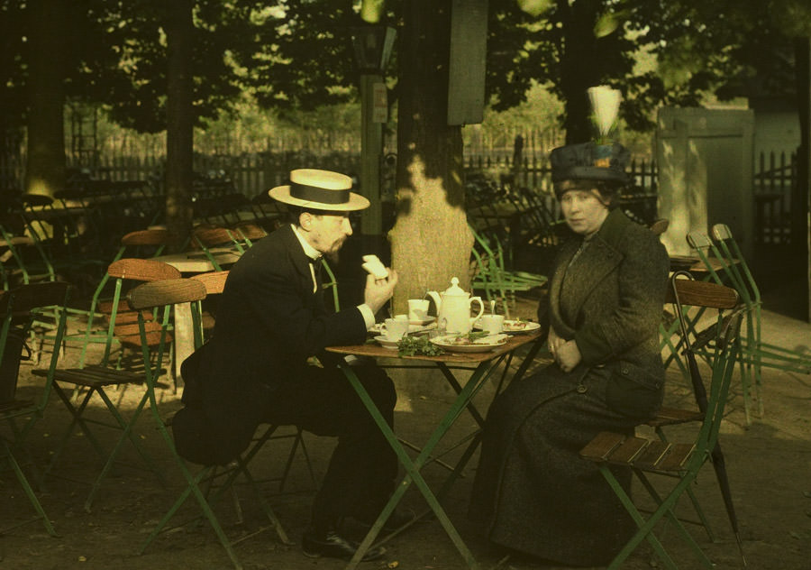 Charles Corbet and Mrs. Corbet having afternoon tea, 1910