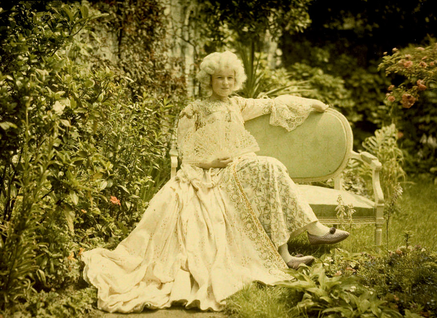 Young lady with a fan, 1910