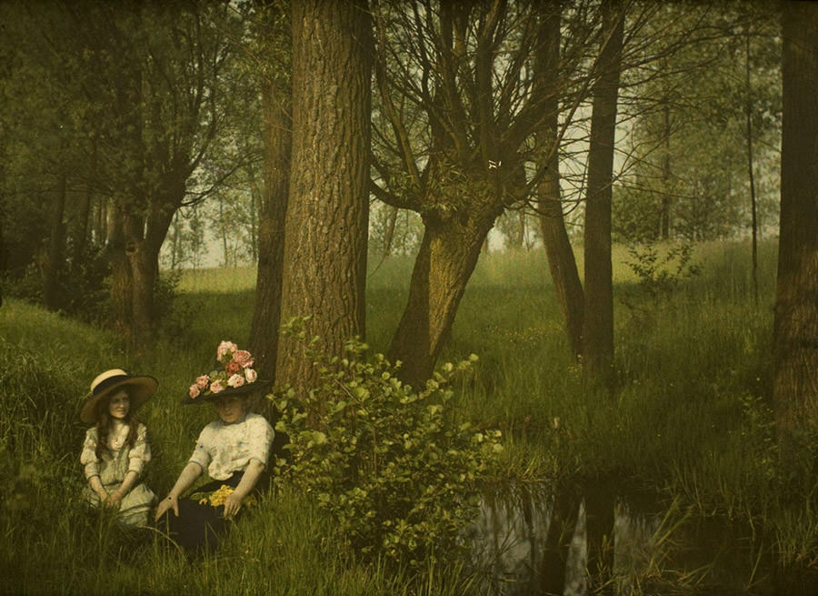 Woman and girl by a brook, 1910