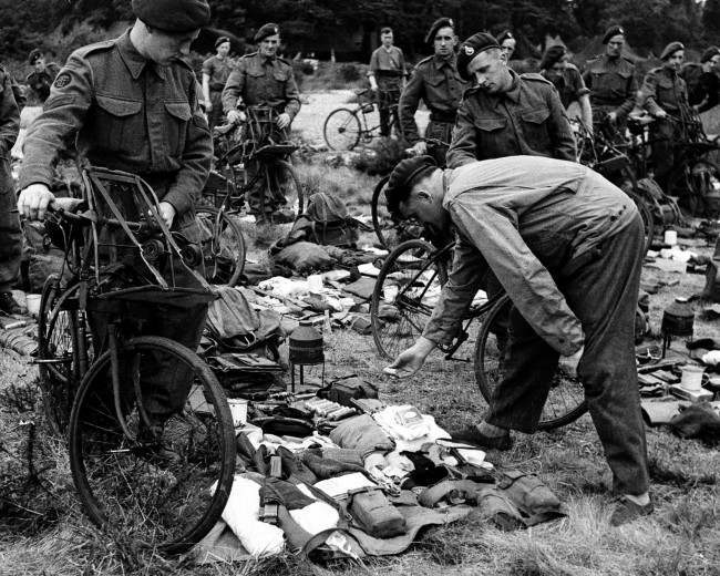 Members of a British special service commando are having their kits checked before leaving for the Allied landing operations, 1944.