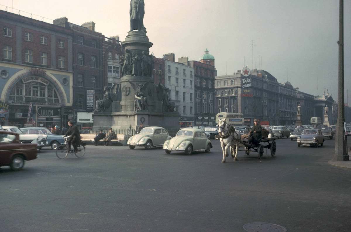 Street scene near O’Connell Monument 1964