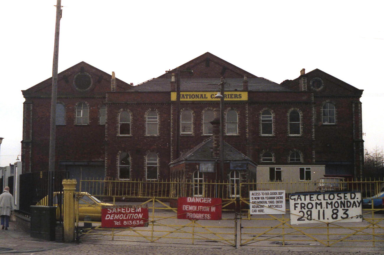 Dundee West goods station, 1983 At the end of 1983, demolition was under way on the massive Dundee West goods shed in South Union Street.