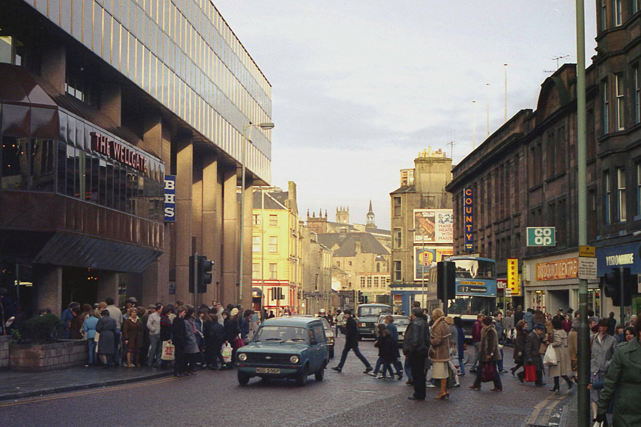 Pedestrians versus vehicles in the Cowgate, 1984