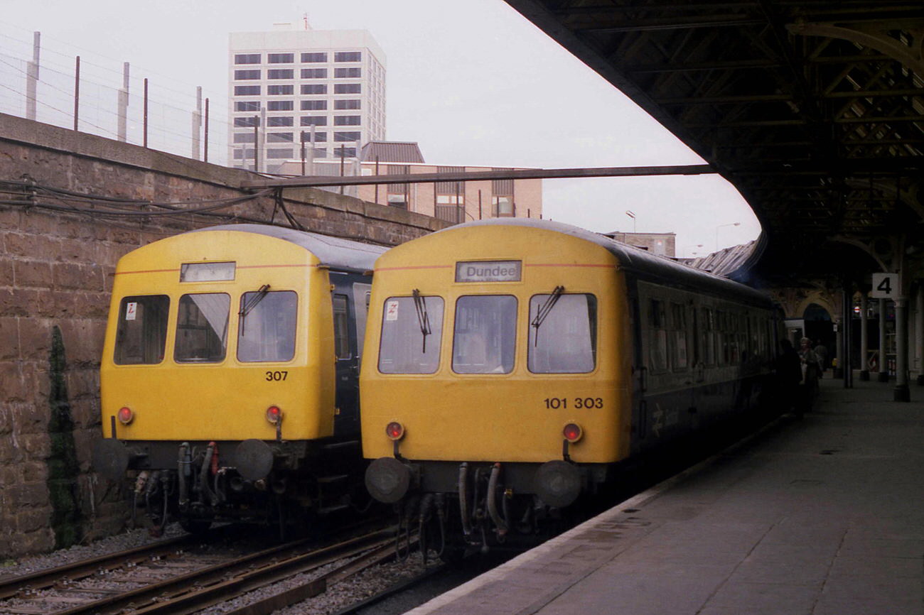 Metro-Cammell Class 101 units at Dundee, 1984