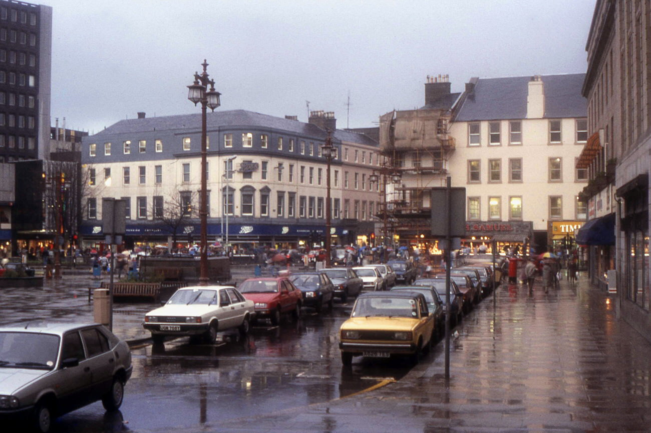 City Square in the rain, 1984