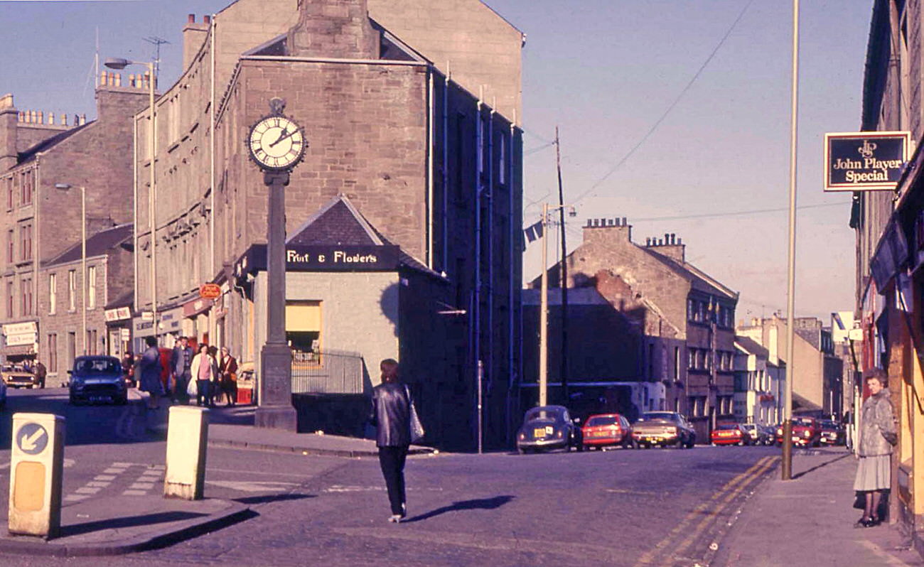 Hilltown Clock and Mains Road, 1985