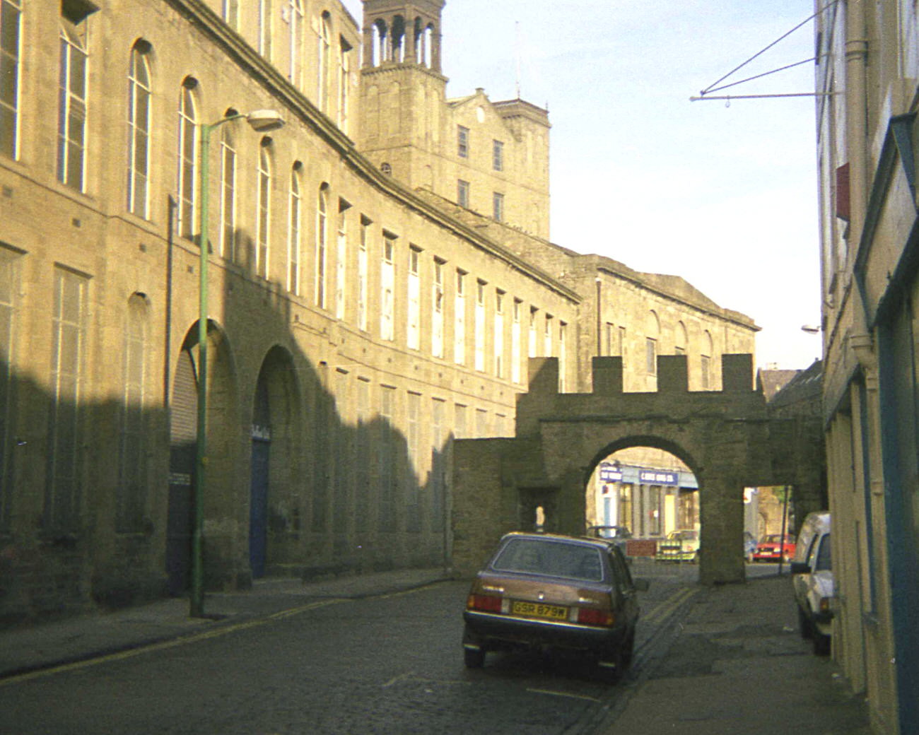 Cowgate and ‘Wishart Arch’, 1981