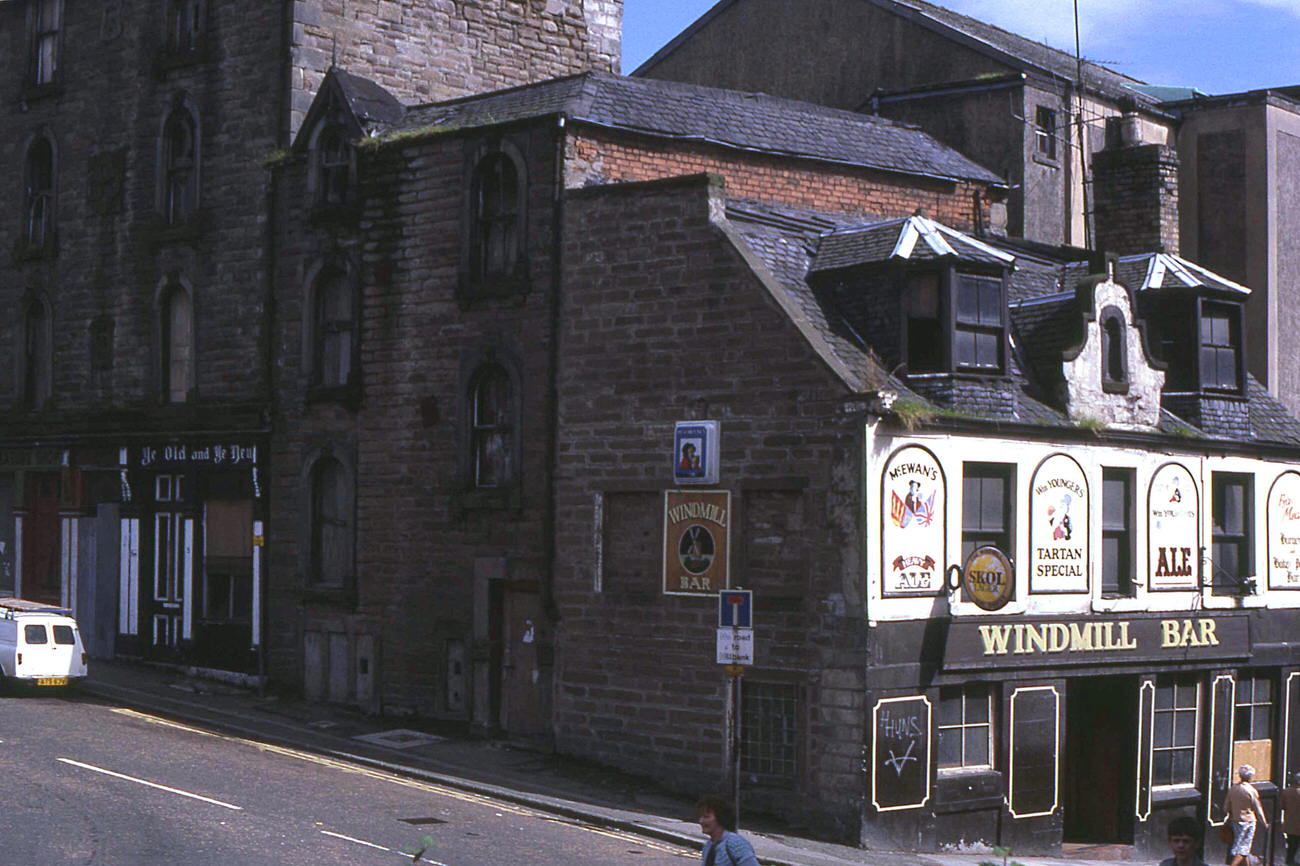 The Windmill Bar at the corner of Hilltown and Ann Street, 1985